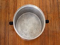 How to Clean Aluminum Pots and Pans