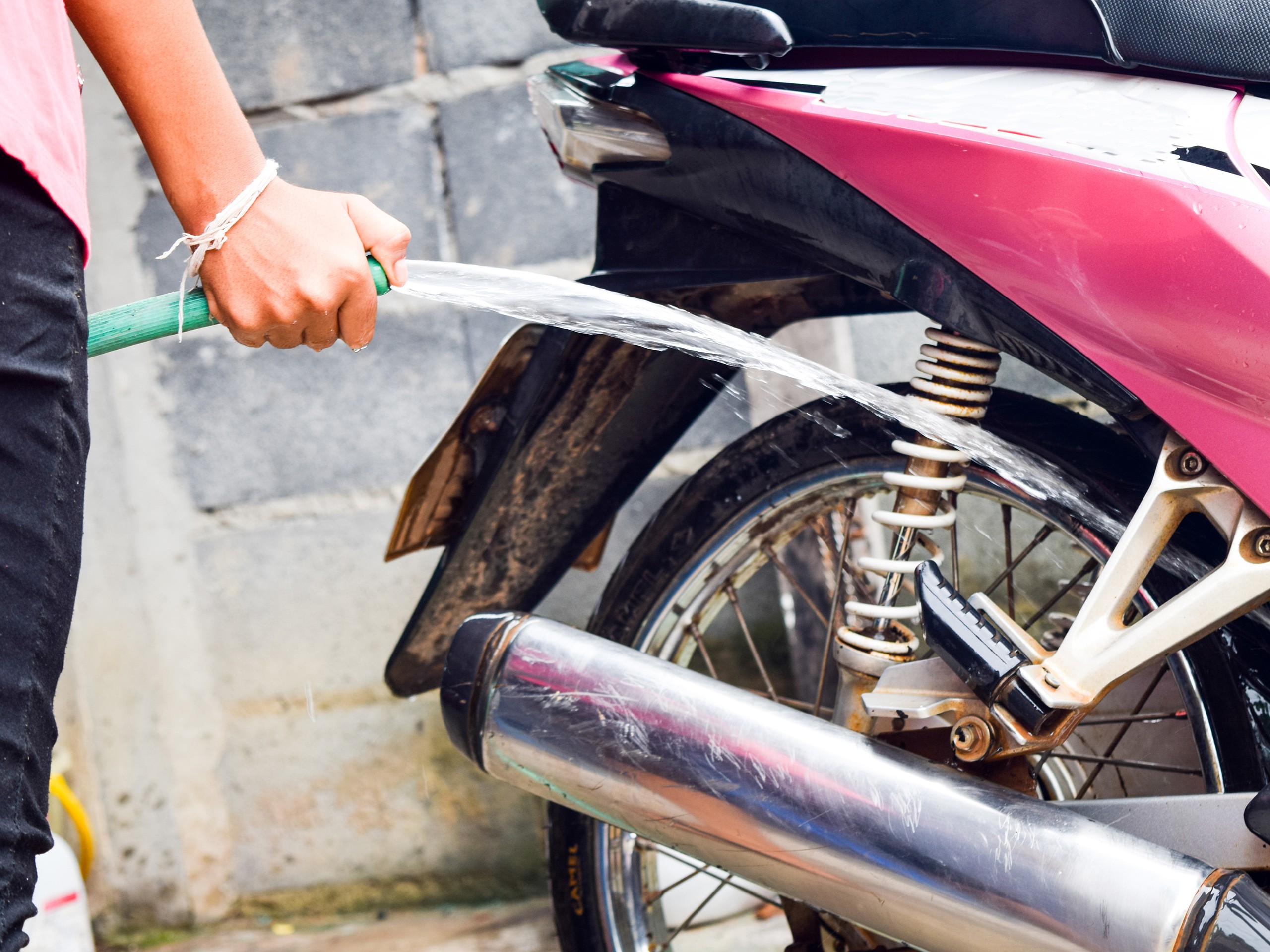 How to Clean a Motorcycle - How to Clean Things