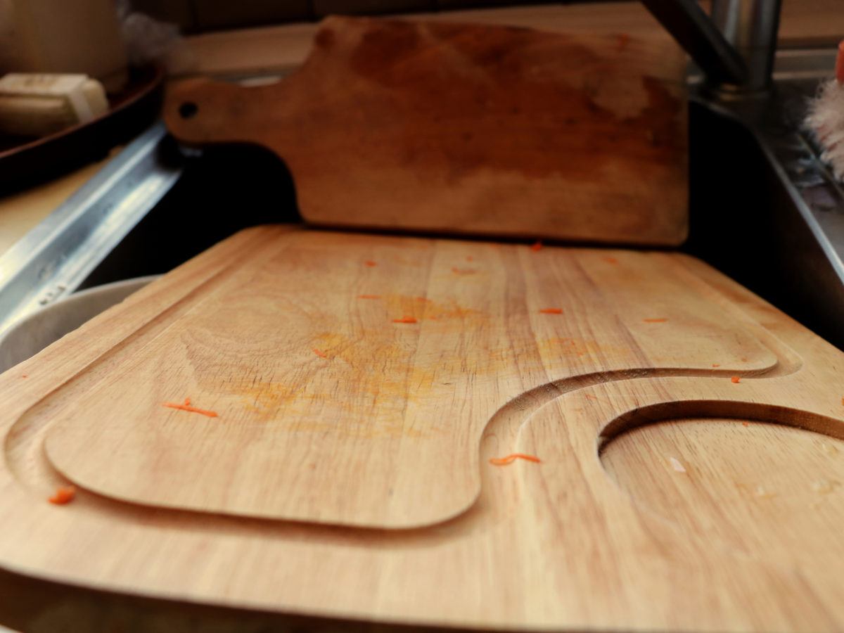 How To Clean A Wooden Cutting Board After Chicken
